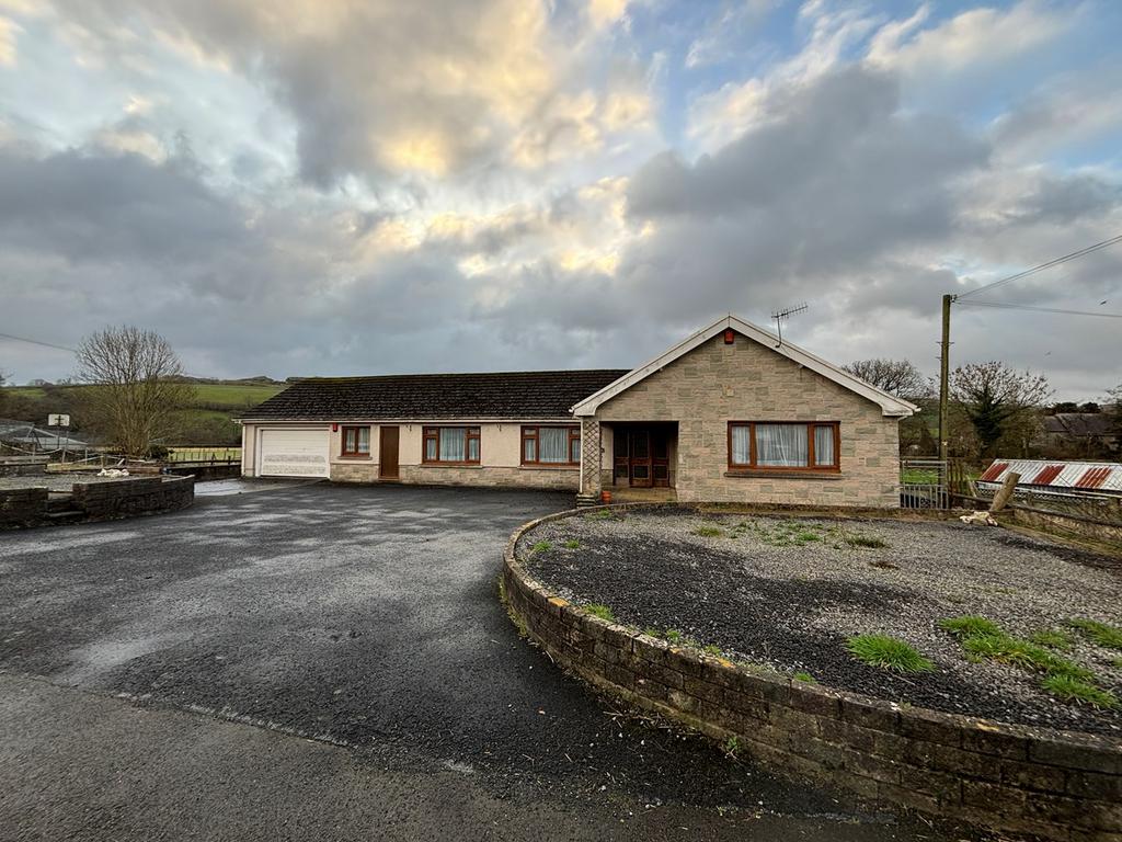 Llansawel, Llandeilo, SA19 4 bed detached bungalow for sale £449,950