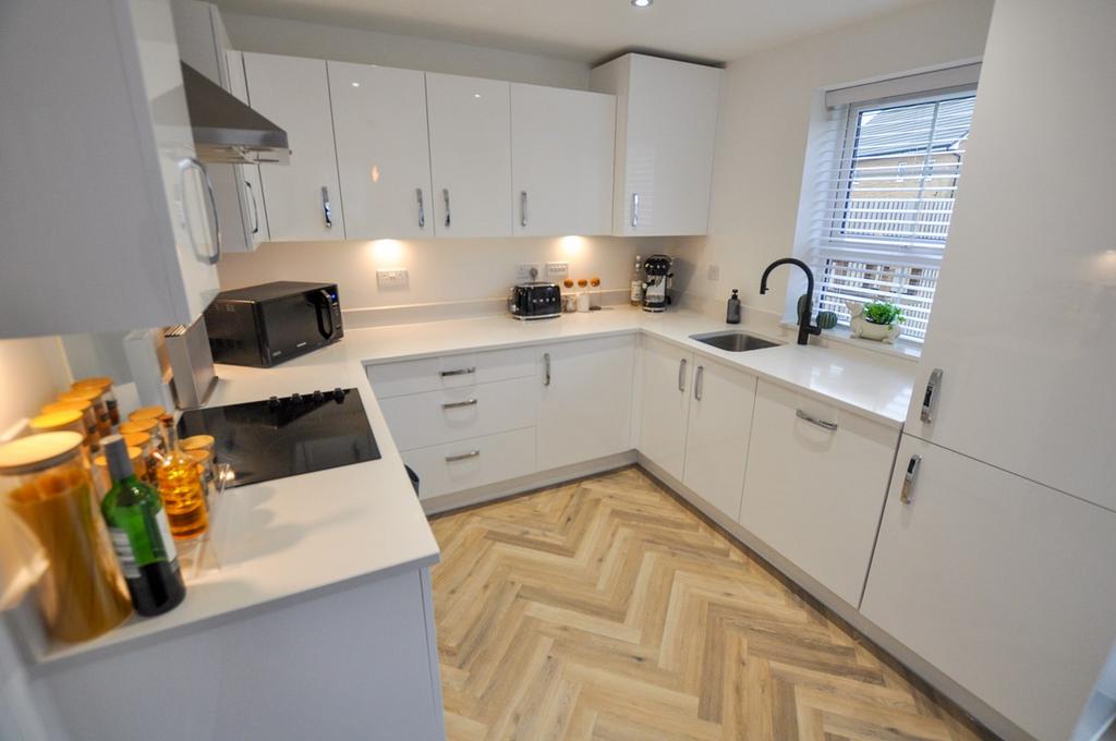 King Gardens, Wimborne, BH21 3 bed semidetached house to rent £1,900