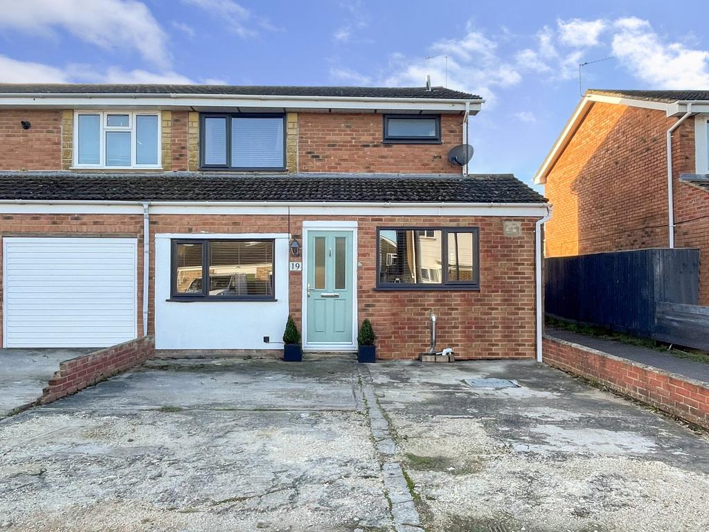 Woodhill Drive, Grove, Wantage, OX12 3 bed semidetached house for sale £300,000
