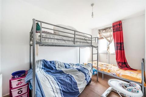 3 bedroom maisonette for sale, Maddams Street, London, E3