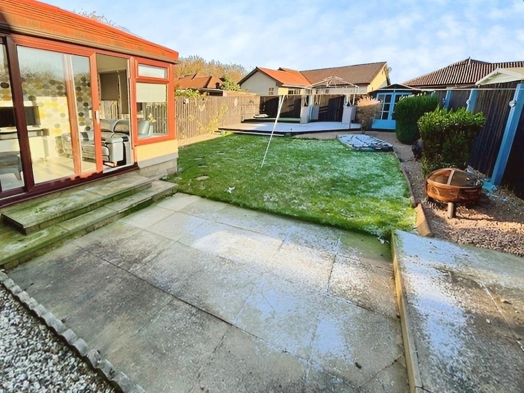 Burrelton Court, Lochty View, Glenrothes 3 bed semidetached house £