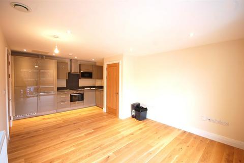 1 bedroom flat for sale, Garden Court, West Drayton UB7