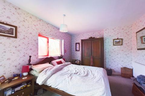 21 Central Avenue, Baildon, Shipley, BD17 7NS