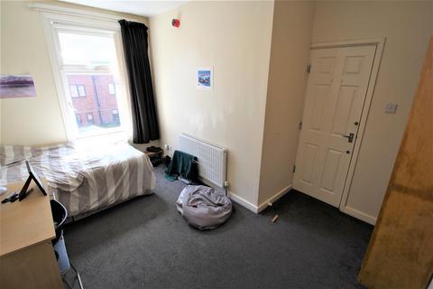 4 bedroom terraced house to rent - Beechwood Grove, Burley Park, Leeds. LS4 2LT