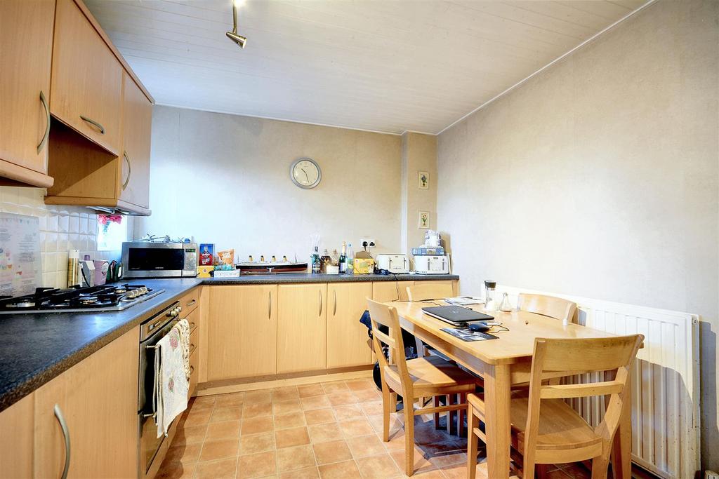 Kitchen 2.jpg