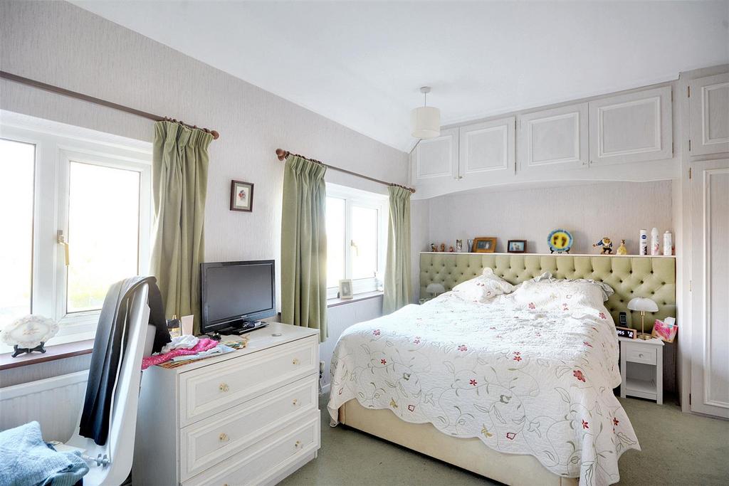Bedroom 1 1.jpg