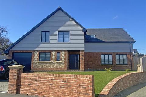 4 bedroom detached house for sale, Paddock Close, Binstead