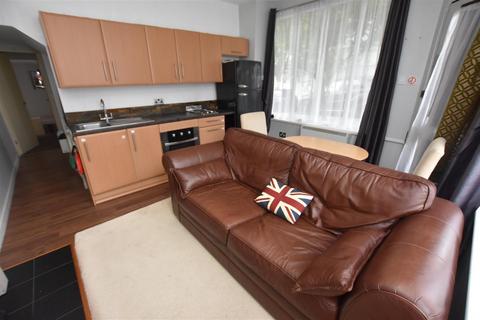 2 bedroom flat to rent, Wallace Road, Selly Park, Birmingham