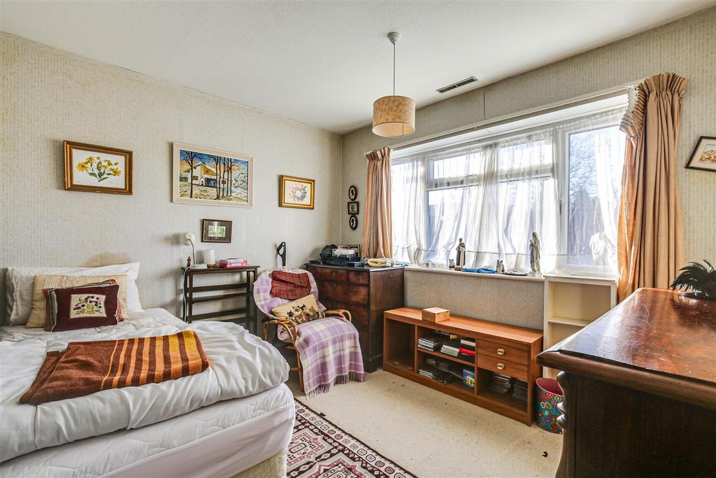 9 Bedroom.jpg