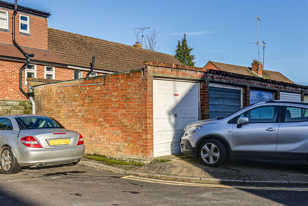15 Garage.jpg