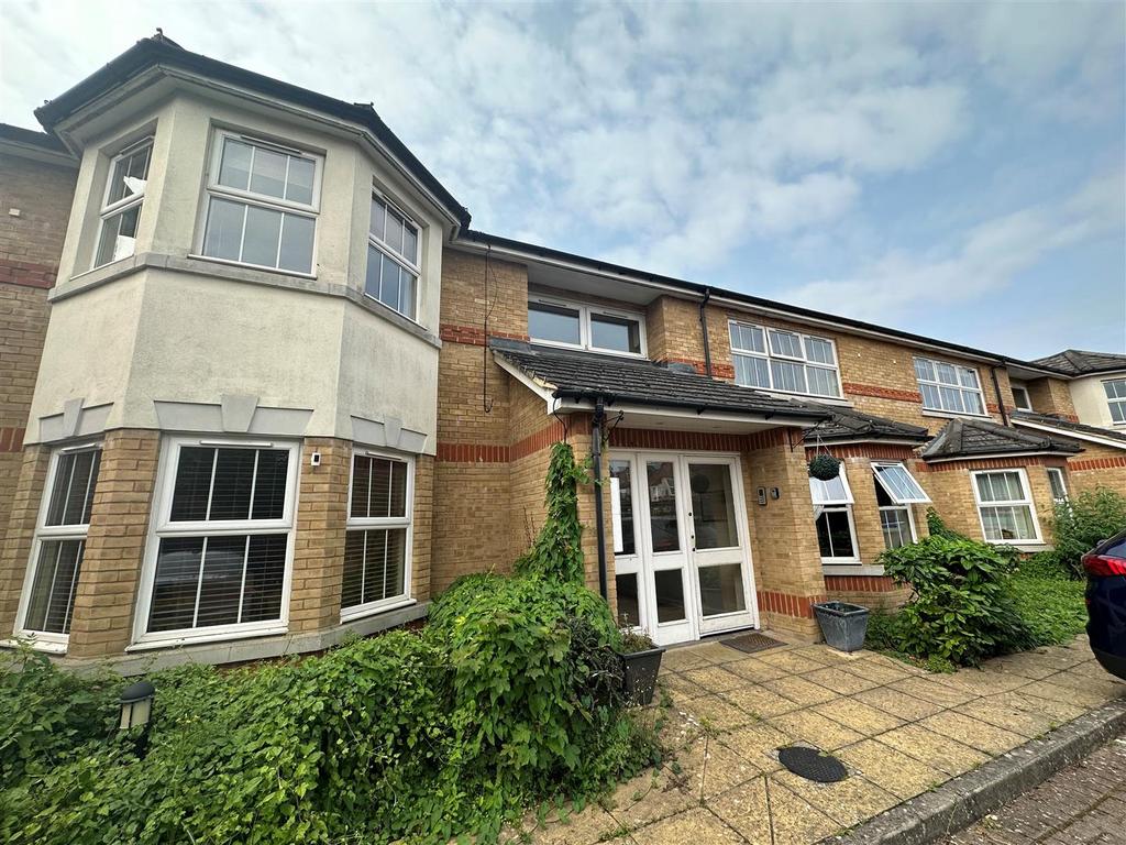 Diamond Road, Watford WD24 2 bed flat £320,000