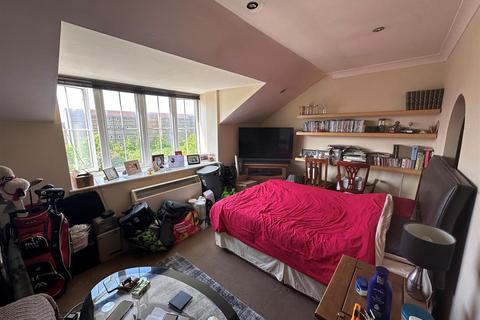 Studio for sale, Hagden Lane, Watford WD18