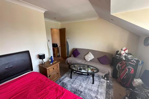 Studio for sale, Hagden Lane, Watford WD18