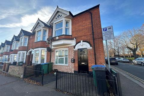 2 bedroom flat for sale, Gammons Lane, Watford WD24