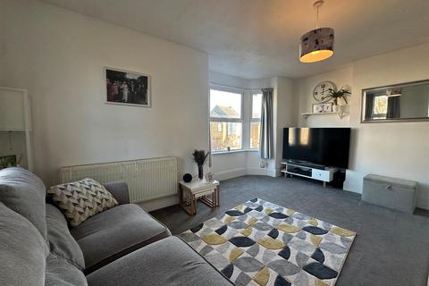 2 bedroom flat for sale, Gammons Lane, Watford WD24