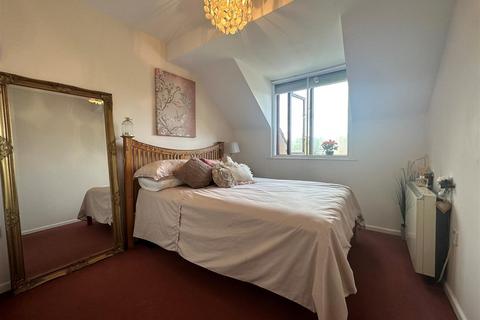 2 bedroom flat for sale, Rickmansworth Road, Watford WD18