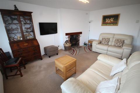 2 bedroom detached bungalow for sale, Lon Y Llyn, Pensarn