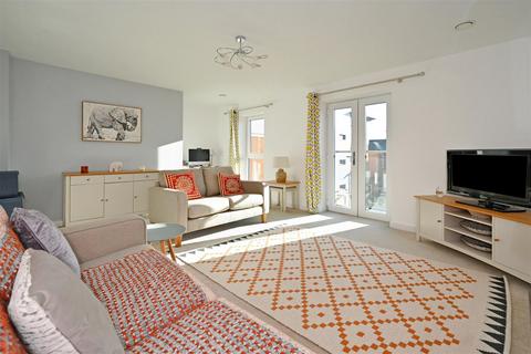 2 bedroom maisonette for sale, Longley Road, Chichester
