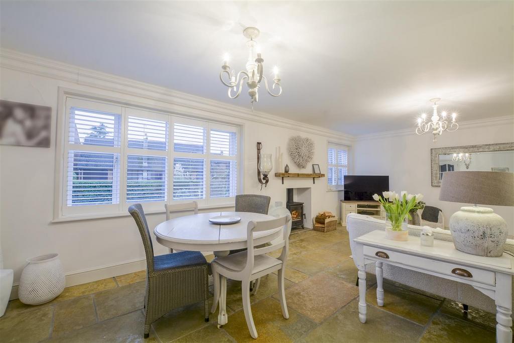 Open Plan Living/Dining Area