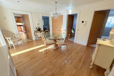 3 bedroom apartment for sale, Burton Road, Branksome Park, Poole, BH13