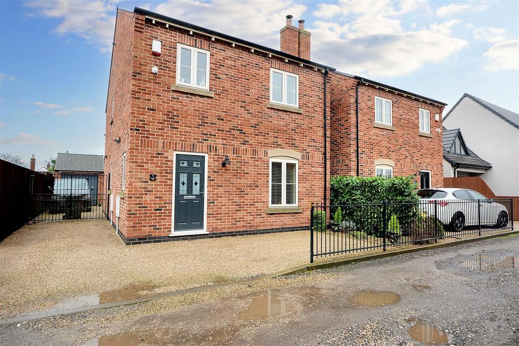 Cornwall Drive, Long Eaton 3 bed detached house for sale £375,000