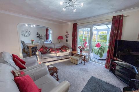 3 bedroom detached bungalow for sale, 31 Castle High, Haverfordwest