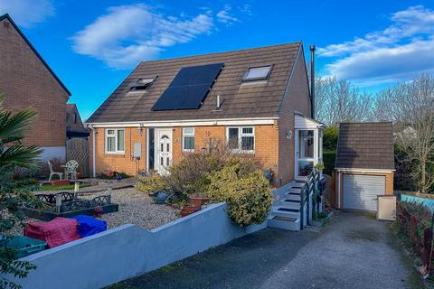 3 bedroom detached bungalow for sale, 31 Castle High, Haverfordwest