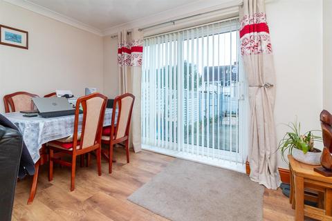 3 bedroom end of terrace house for sale, Waterdown Road, Clifton, Nottingham