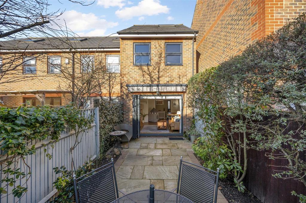8 Lynwood Terrace.jpg