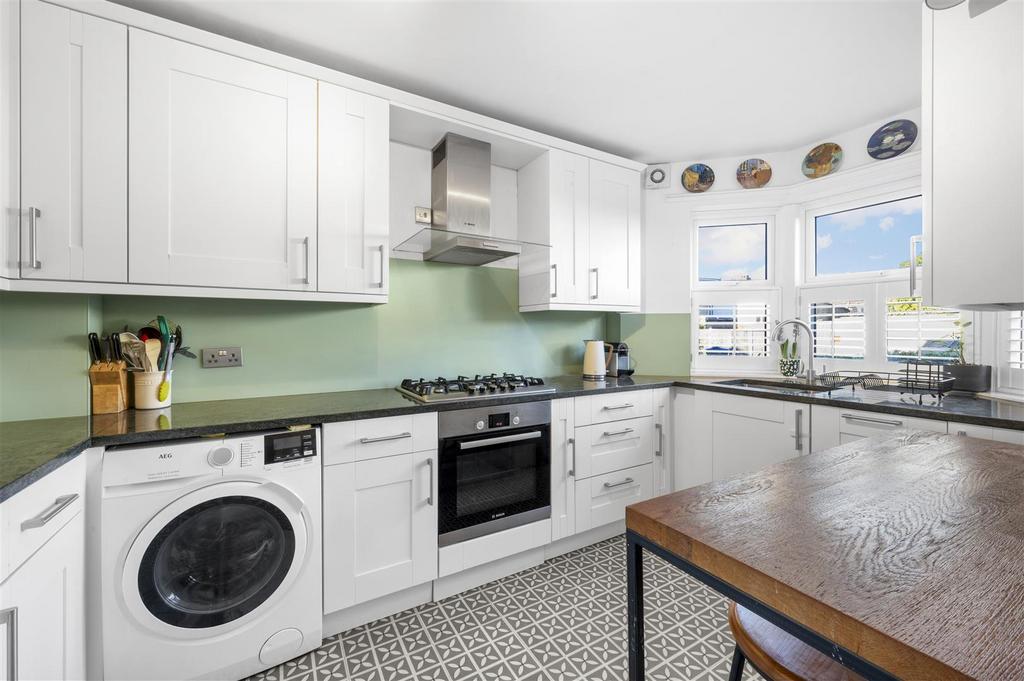 6 Lynwood Terrace.jpg