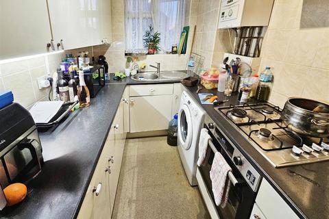 2 bedroom flat for sale, High Road, North Finchley, London