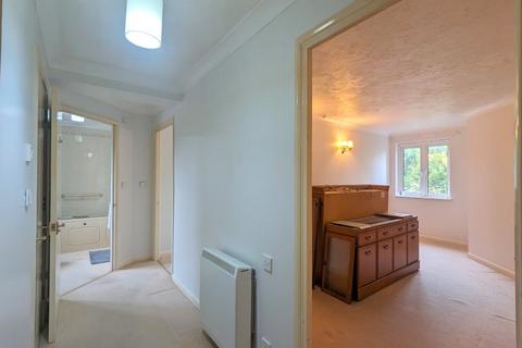 2 bedroom flat for sale, Felbridge Court, Feltham, TW13