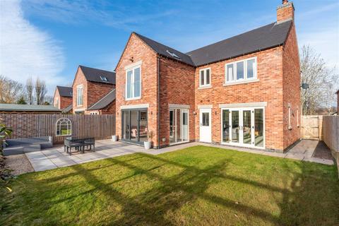 4 bedroom detached house for sale, Meadow Court, Leicester LE12