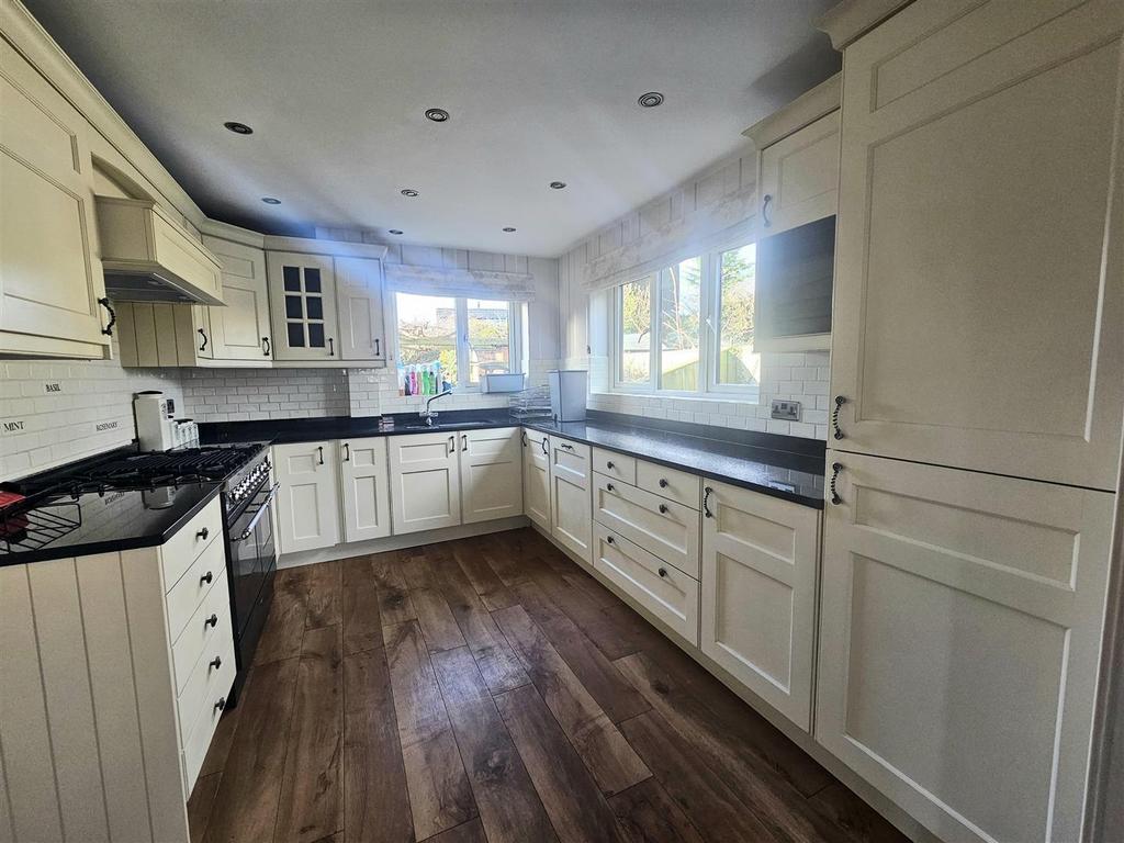 Pasture Close, Skelton, York 5 bed house to rent £1,995 pcm (£460 pw)