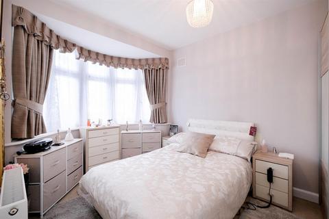 2 bedroom semi-detached bungalow for sale - Waltham Way, Chingford
