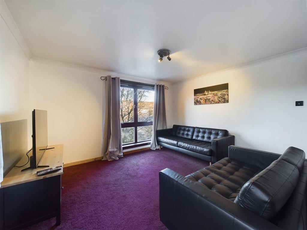 Lochaber Place, Fort William PH33 3 bed flat for sale £125,000