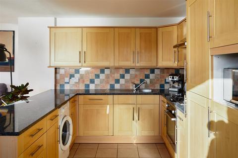 30, Julius Court Justin Close, Brentford, TW8 8QH