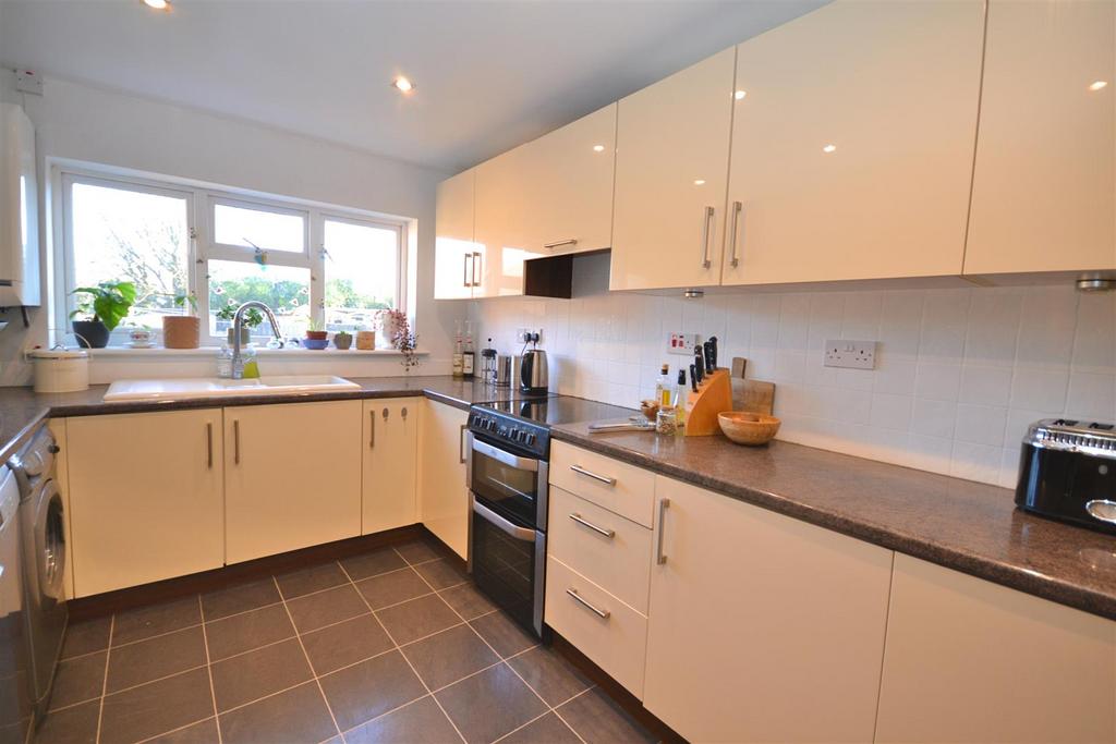 Alfred Road, Dorchester 4 bed end of terrace house for sale £340,000