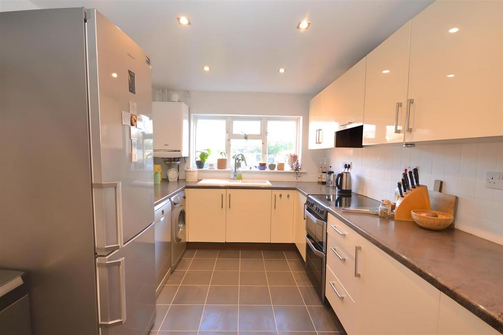 Alfred Road, Dorchester 4 bed end of terrace house for sale £340,000