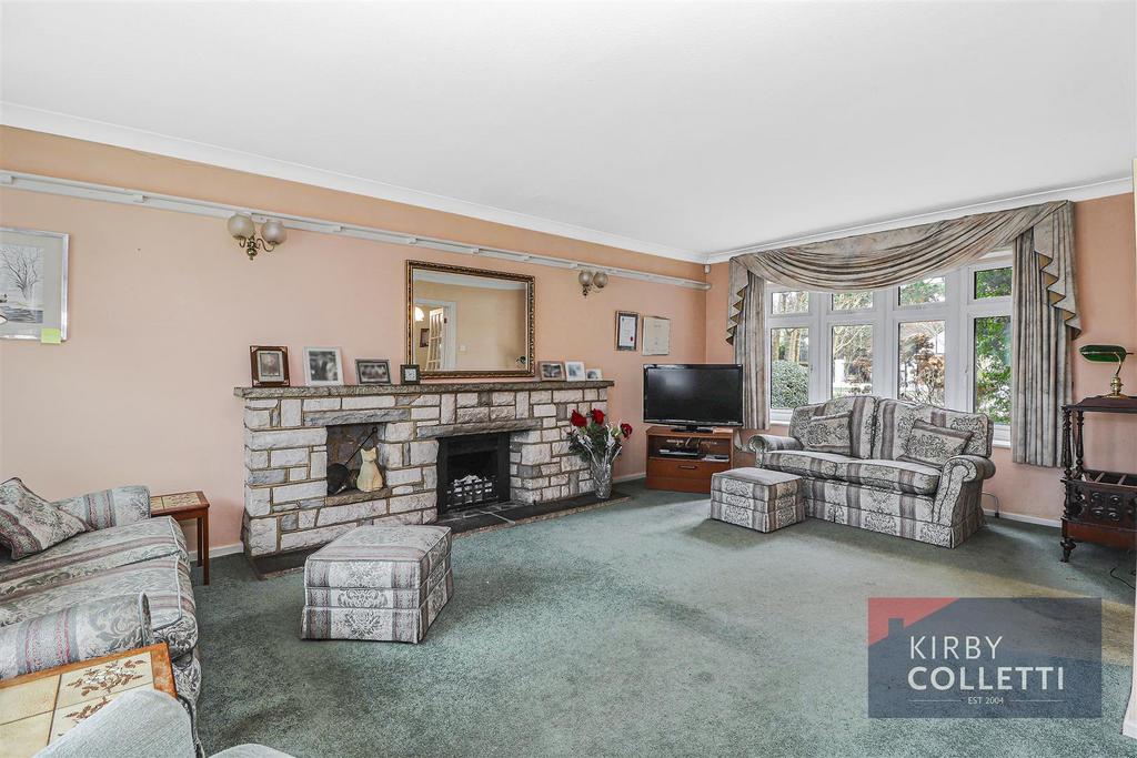Riverside Avenue, Broxbourne 4 bed detached house £950,000