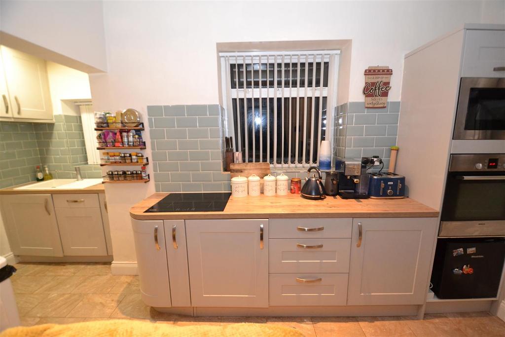 Park Grove, Queensbury, Bradford 2 bed terraced house for sale £115,000