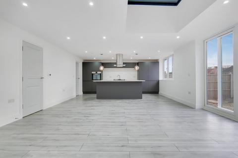 35 Arnold Crescent, Isleworth, TW7 7NS