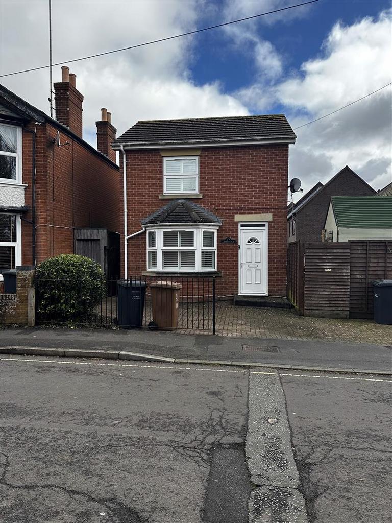 Adelaide Road, Andover SP10 2 bed detached house to rent £1,100 pcm