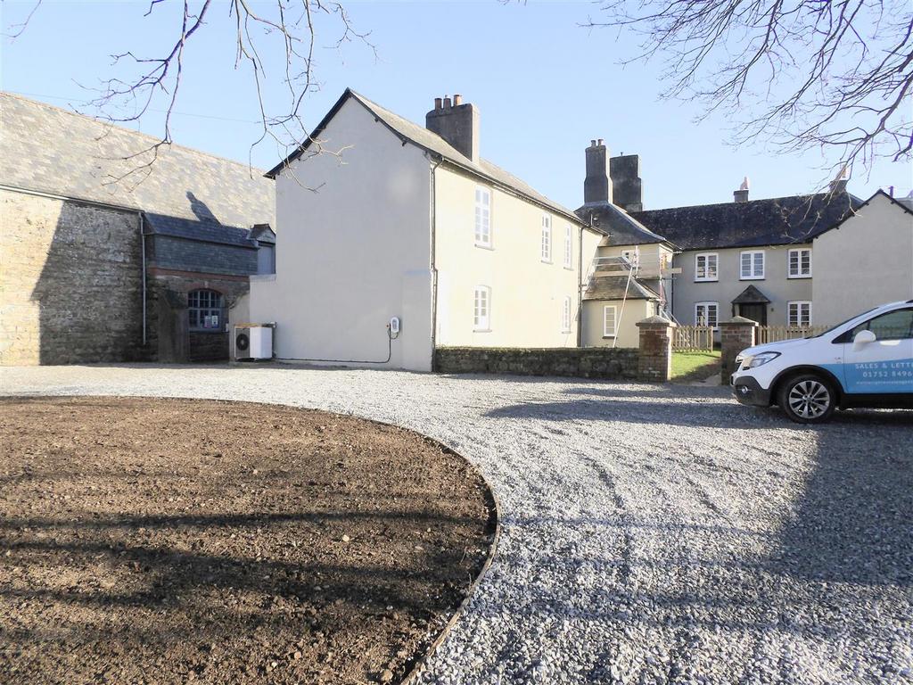 Wearde Road, Saltash 3 bed farm house to rent £2,500 pcm (£577 pw)