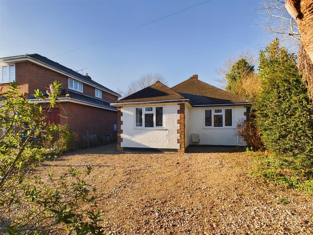Spencer Road, Caterham 2 bed detached house for sale £525,000