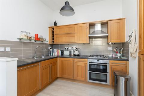 2 bedroom apartment for sale - Hertfordshire Wing, Fairfield Hall, Kingsley Avenue, Fairfield SG5 4FX