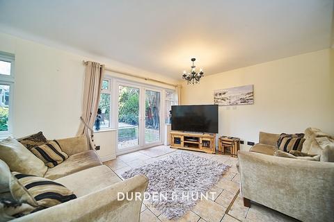 5 bedroom end of terrace house for sale - Coopers Close, Chigwell, IG7