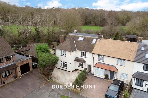 14 Coopers Close, Chigwell, IG7 6EU