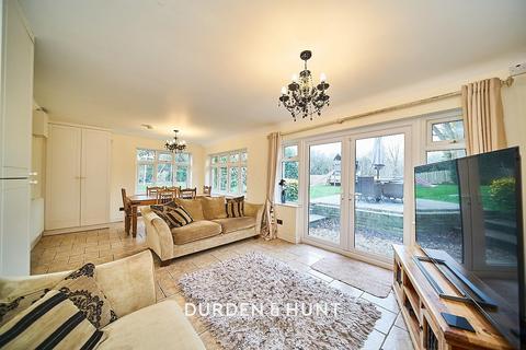 14 Coopers Close, Chigwell, IG7 6EU