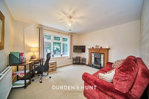 14 Coopers Close, Chigwell, IG7 6EU